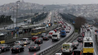 İstanbul'da yağış etkili oldu: Trafik durma noktasına geldi