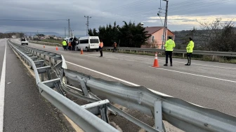 Sinop'ta işçi taşıyan minibüs devrildi: 15 kişi yaralandı