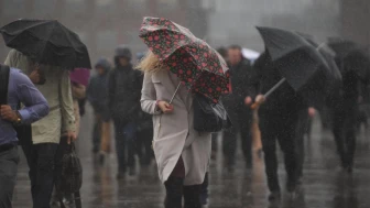 Türkiye’nin hava durumu bugün nasıl olacak? Kuvvetli rüzgar uyarısı!