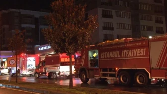 Başakşehir'de panik anları! Sitenin otoparkında araç yandı