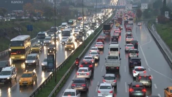 Yağmurlu havada yola çıkanlar dikkat! İşte İstanbul, Ankara ve İzmir'de kara yollarındaki son durum