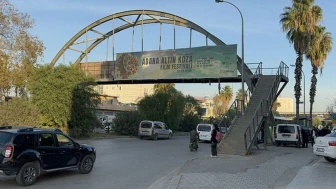 Adana'da üst geçit kuralına uymayan 23 kişiye ceza verildi