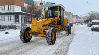 Ardahan’da kar ve tipi nedeniyle kara yolları ulaşıma kapandı