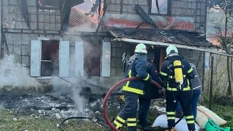 Giresun'da yangın felaketi: İtfaiye eri yaralandı