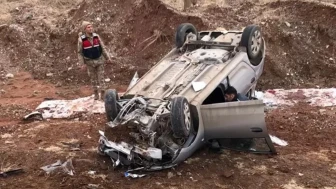 Erzurum'da otomobil devrildi: Karı-koca hastaneye kaldırıldı