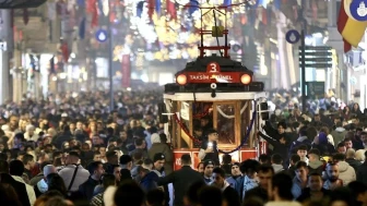 Yeni yıla çalışarak girdiler: İstanbul’da mesai başındaki İstanbullular