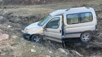 Eskişehir'de korkunç kaza: Otomobil şarampole uçtu!