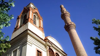 Saatli Cami’nin bozuk saati 18 yıl sonra onarıldı