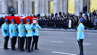 Nahit Menteşe'nin cenaze töreninde dikkat çeken anlar: MHP Lideri Bahçeli ve İYİ Parti Lideri Dervişoğlu tokalaşmadı!