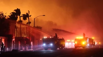 Los Angeles'ta milyar dolarlık yangın: Hangi Türk ünlülerin evleri zarar gördü?