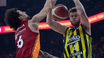 Fenerbahçe Beko, derbide Galatasaray'ı deplasmanda devirdi