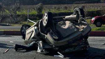 Denizli'de otomobil direğe çarptı, takla attı: 2 yaralı var!