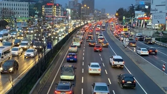 İstanbul'daki araç sayısı kar yağışını mı engelliyor?