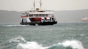 Gökçeada'ya yapılacak bazı feribot seferleri fırtına nedeniyle iptal edildi