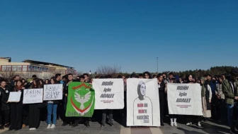 Dicle Üniversitesi öğrencileri Rojin Kabaiş için bir araya geldi: Rojin için adalet çağrısında bulundular