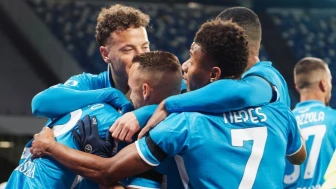 Napoli, Hellas Verona'yı 2-0 mağlup ederek Serie A liderliğini sürdürdü