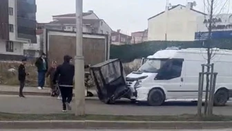 Tekirdağ’da kamyonet ile mobilet çarpıştı: 1 kişi yaralı