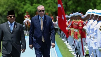 Cumhurbaşkanı Erdoğan, Endonezya'da resmi törenle karşılandı