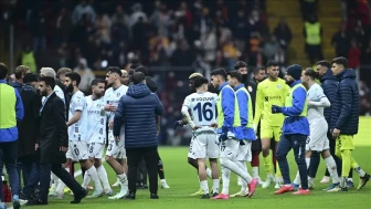 Adana Demirspor, Galatasaray karşısında sahadan çekildi