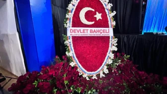 Bahçeli'den AK Parti'nin Büyük Kongresi'ne özel çelenk