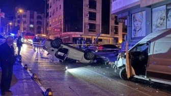 İzmir'de trafik kazası: 2 kişi hayatını kaybetti