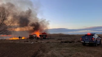 Burdur Gölhisar'da sazlık yangını