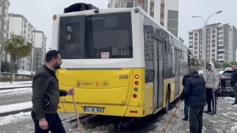 İETT otobüsü yolda kaldı! Vatandaşlar isyan etti