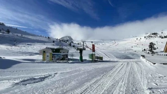 Kartalkaya'da 158 santimetre kar kalınlığıyla kayak sezonu zirveye ulaştı