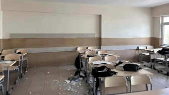 Eskişehir'de bir lisede faciadan dönüldü: Ders sırasında tavan çöktü!