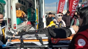 Konya’da korkutan kaza! Otomobil motosiklete çarptı: 2 yaralı