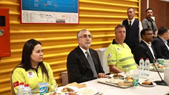 Bakan Işıkhan, liman işçileriyle iftarda buluştu