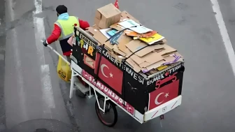 Samsun'da kağıt toplayıcısının 'Ekmek Teknesi' arabası dikkat çekiyor!