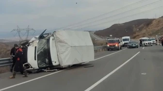 Bingöl'de feci kaza: Kamyonetle hafif ticari araç çarpıştı! 5 yaralı