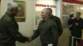 Putin, askeri üniformayı giyip çatışma bölgesine gitti!