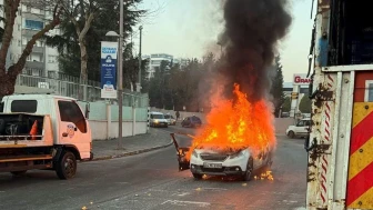 Avcılar'da alev topuna dönen otomobil 7 araca çarptı!