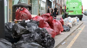 İngiltere’de çöp krizi: Grev başladı, Birmingham sokakları farelerle doldu!