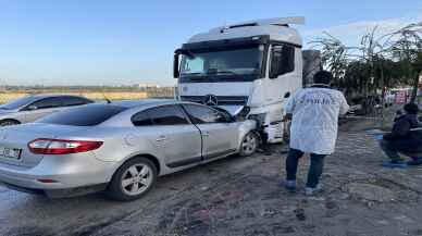 ADANA - Park halindeki tıra çarpan otomobilin sürücüsü öldü