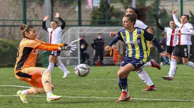 İSTANBUL - Futbol: Turkcell Kadın Süper Ligi - Fenerbahçe tribünlerine yabancı madde atıldı