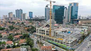 İSTANBUL - Levent'te yapımı süren caminin 4 minaresi yükselmeye başladı