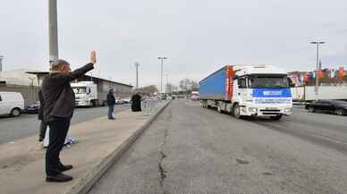 İSTANBUL - Üsküdar'dan İdlib'e 100 tırlık yardım gönderildi