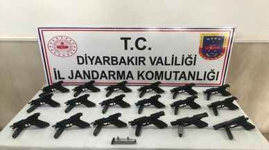 Diyarbakır'da 18 ruhsatsız tabanca ele geçirildi, 4 zanlı tutuklandı