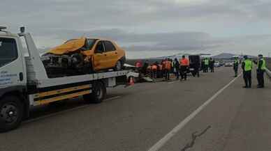 Edirne'de taksiyle otomobilin çarpışması sonucu 1 kişi öldü, 2 kişi yaralandı