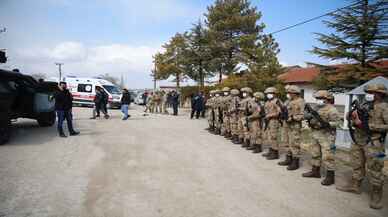 Eskişehir'de gasbettiği araçla 2 kişiyi rehin alan şüpheli yakalandı