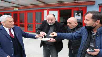 KARABÜK - Bölgesel Amatör Lig'e düşen Kardemir Karabükspor'un Başkanı maç sonunda helva dağıttı