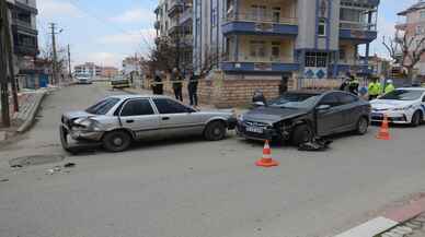 Karaman'da polisin "dur" ihtarına uymayan sürücü başka araca çarpıp kaçtı