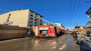 Kayseri'de çalıntı kabloların istiflendiği metruk bina yandı