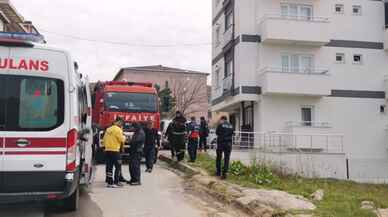 Kocaeli'de apartmanın çatısı tadilat sırasında çıkan yangında hasar gördü