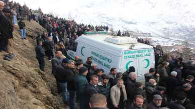 Küçükçekmece'de çıkan silahlı kavgada ölen 2 kardeş Hakkari'de toprağa verildi