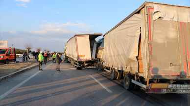 Manisa'da zincirleme trafik kazasında 4 kişi yaralandı