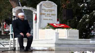 Milli Şair Mehmet Akif Ersoy kabri başında anıldı